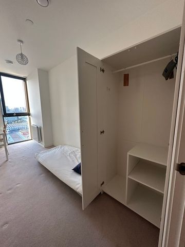 Room in a Shared Flat, Barge Walk, SE10 - Photo 3