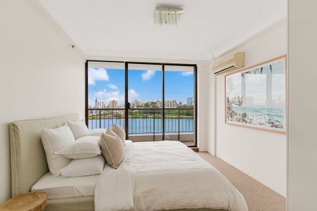 HABOURSIDE WATERFRONT APARTMENT - FURNISHED - Photo 4