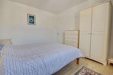 Newney Close, Portsmouth, PO2 - Photo 4