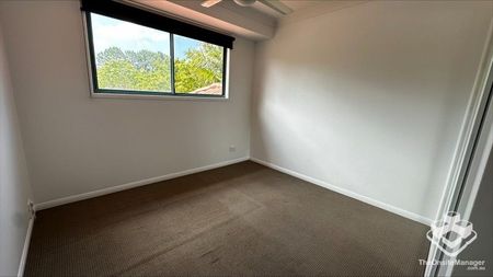 Beautiful 3-Bedroom Townhouse in the Heart of Hope Island â Your Next Home Awaits! - Photo 3