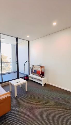 2 bed 2 bath - Photo 2