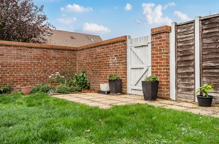 3 bedroom semi-detached house to rent - Photo 3