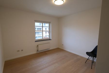 Een gerenoveerd appartement op de 2de verdieping van 102m² met 2 slaapkamers en terras. - Photo 3