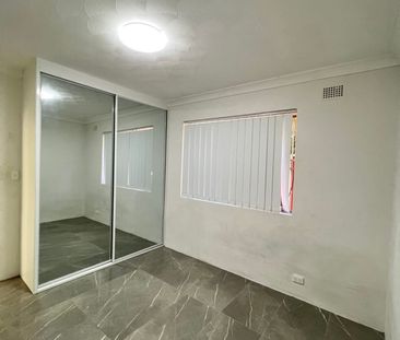 Modern 2 Bedroom Unit - Photo 2