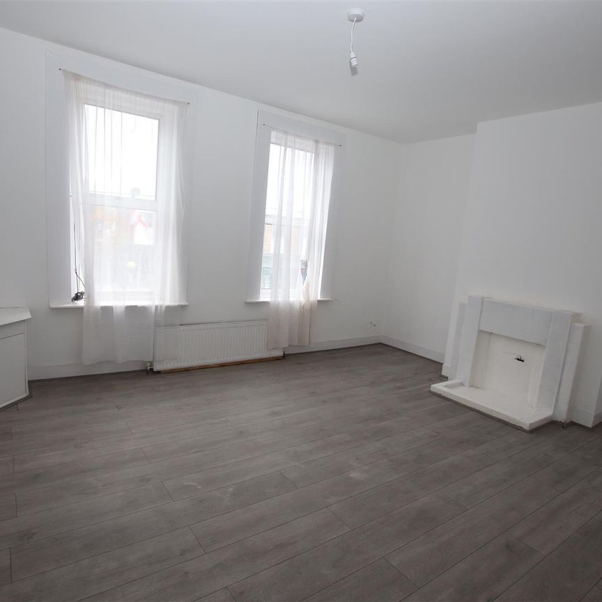 1 bedroom Flat to let - Photo 1