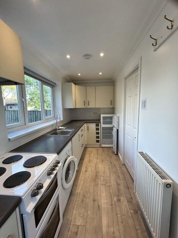 2 bedroom semi-detached house to rent - Photo 5