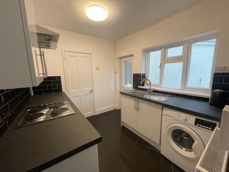 4 Bed Terraced House, Washington Avenue, BS5 - Photo 4