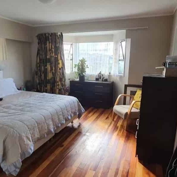 A lovely free standing family home - Photo 1