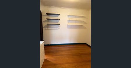 Charming 3-Bedroom House in the Heart of Fitzroy – Sun-Filled and Conveniently Located - Photo 3