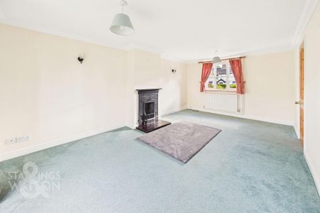 3 bedroom semi-detached house to rent - Photo 3