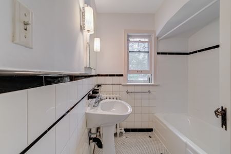 For Lease - 2 Aldbury Gardens, Toronto, Ontario - Photo 4