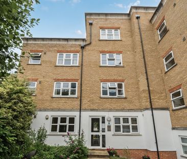 Flat to rent - Basevi Way, London, SE8 - Photo 1