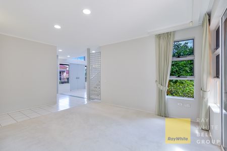 7011 Marine Drive East, Sanctuary Cove QLD 4212 - House For Rent - $1,800 | Domain - Photo 2