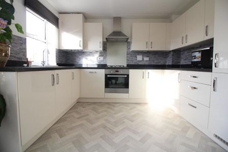 3 bedroom semi-detached house to rent - Photo 2