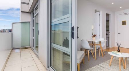 One bedroom apartment with carpark - Photo 3