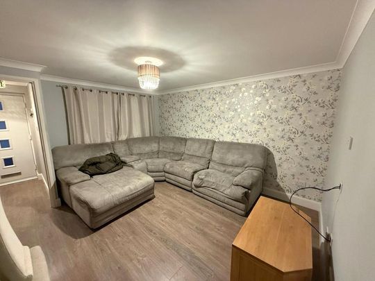 3 bedroom semi-detached house to rent - Photo 1