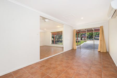 3 Conifer Street, Hillcrest QLD 4118 - House For Rent | Domain - Photo 3