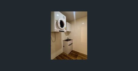 Oversized Luxury Three Bedroom + Study Apartment with Golf Course View / City View - Photo 4