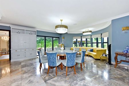 An extraordinary family home unique to the rental market. - Photo 5