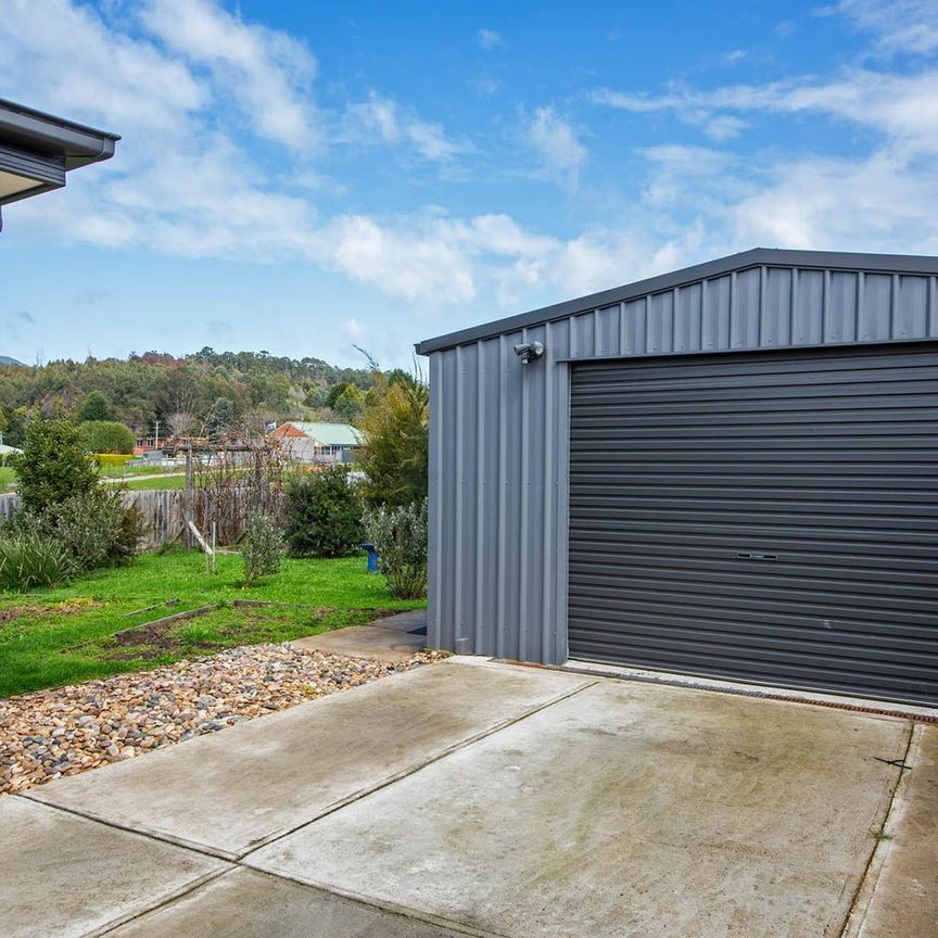 Modern home in Penguin - Photo 1