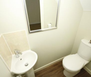 3 bedroom terraced house to rent - Photo 6