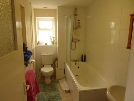 2 bedroom semi-detached house to rent - Photo 2