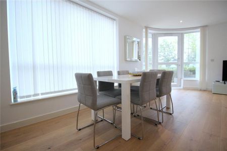 3 bedroom flat to rent - Photo 2