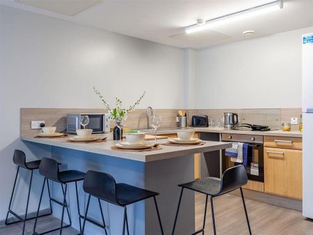 1 bedroom in a flat share to rent - Photo 4