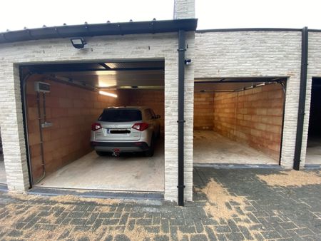 recent centraal gelegen appartement met 2 slpk., terras en 2 garages! - Photo 5