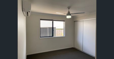 Low maintenance, modern with functionality - Photo 2