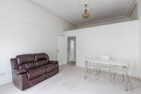 Campden Hill Gardens, Kensington, London, W8 - Photo 2