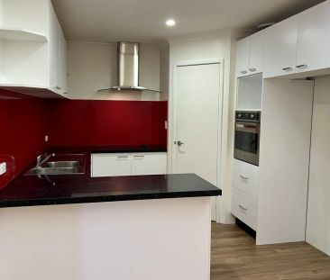 Spacious 2 bedroom unit in prime South Bunbury location. - Photo 5