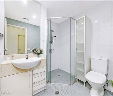 Well Presented Apartment! - Photo 4