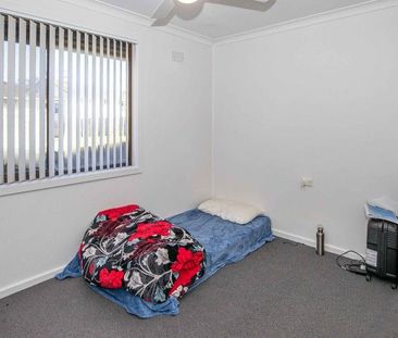 DELIGHTFUL 3-BEDROOM HOME - Photo 4