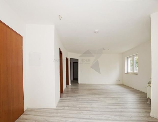 Geräumige, NEU renovierte 3-Raum-Wohnung in Meerane - Photo 1