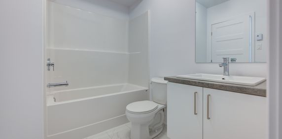 3 ½ Lumineux Avec Balcon Et Stationnemen - Photo 2