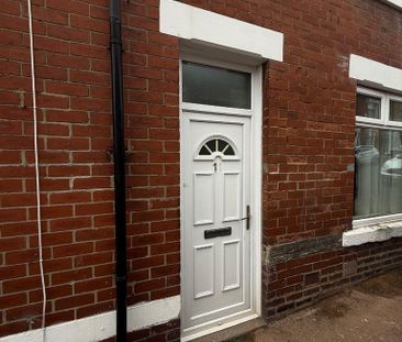 2 bedroom terraced house to rent - Photo 4