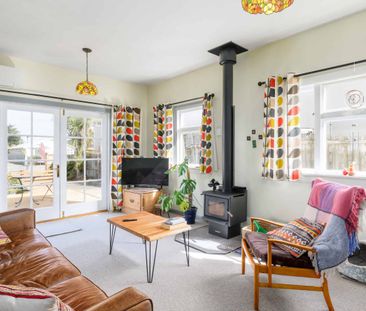 Gorgeous Standalone Cottage in New Brighton! - Photo 1