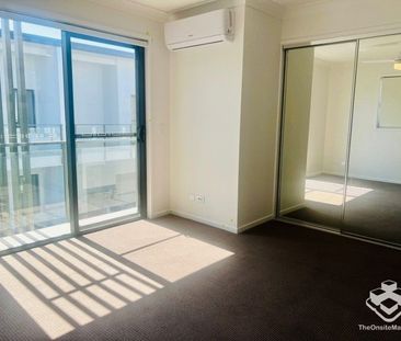 New Modern Townhouse with Ducted Air Con - Photo 6