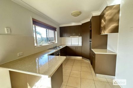 **Lovely 2-Bedroom Brick Unit Available in Gatton** - Photo 2