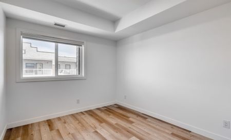 Jersey: Gold Accents – 196 Colony, Winnipeg, MB - Photo 5