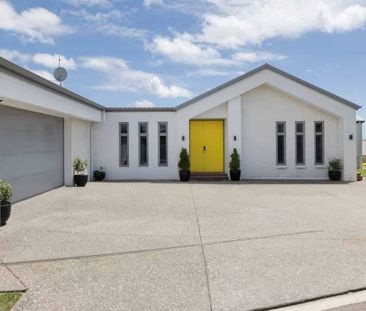 Stay in Style – Short-Term Rental with Harbour... - Photo 2