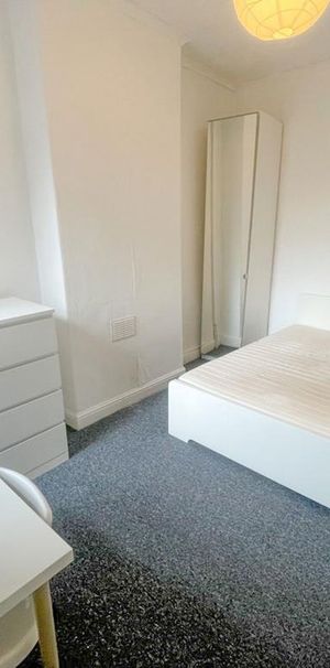 1 bedroom in a house share to rent - Photo 1