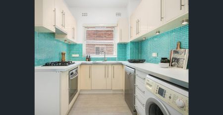 Charming Art Deco apartment - Photo 2