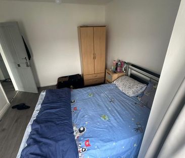 1 bedroom in a house share to rent - Photo 2