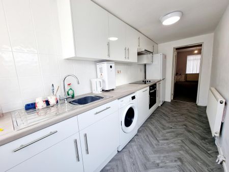 2 bedroom terraced house to rent - Photo 4