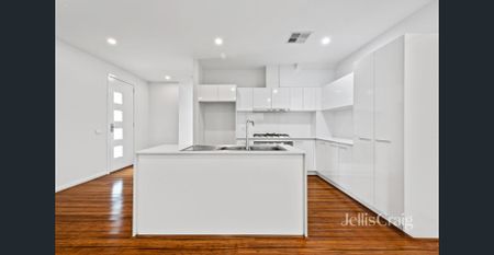 Light-Filled Townhouse Living in a Prime Location - Photo 5