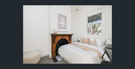 Sophisticated home in cul de sac - Photo 4