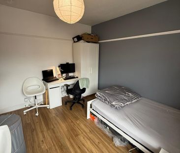 Lovely Double Room With Private Shower - Photo 3