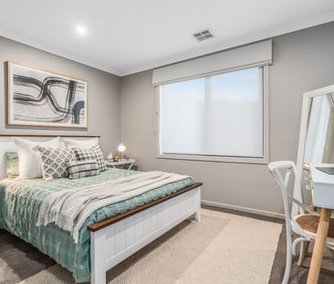 LARGE FAMILY FRIENDLY HOME - Photo 6